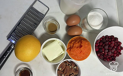 Подготовить все ингредиенты. Морковь отварить до мягкости и пюрировать. Цедру апельсина измельчить на терке.