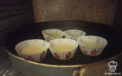 Поставьте выпекаться в предварительно разогретую до 200 градусов духовку на 20 минут.