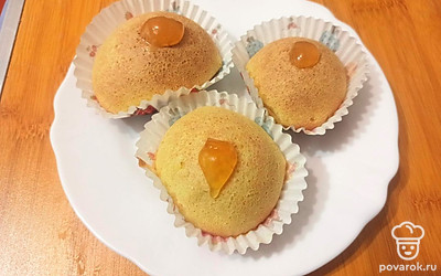 Подавайте порционно, полив сверху любимым топингом или медом.