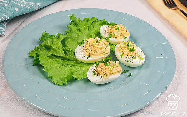 Яйца, фаршированные зеленым луком — Рецепт с фото