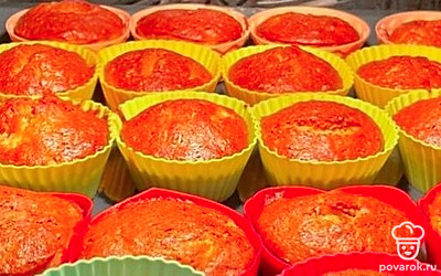 Отправить в предварительно разогретую до 180 градусов духовку на 50 минут. Выпекать до кофейного цвета. 