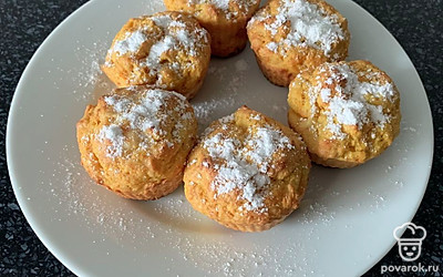 Перед подачей посыпать сахарной пудрой.