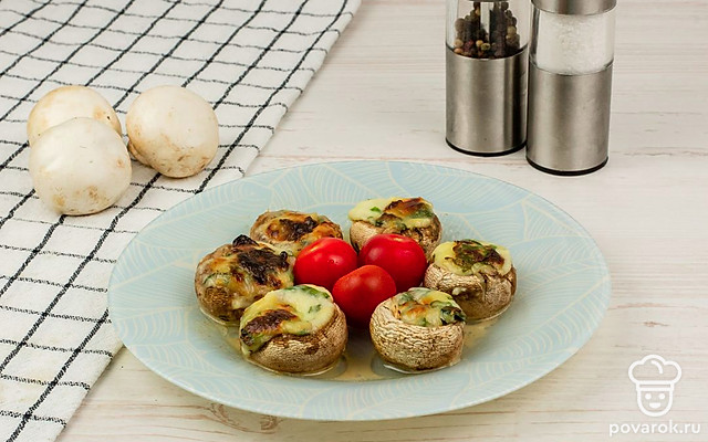 Шампиньоны со сливочным сыром и шпинатом — Рецепт с фото