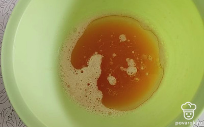 Добавить подсолнечное масло.