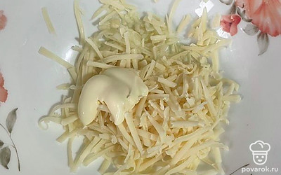 Добавьте ложку майонеза.