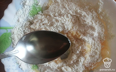 Долить растительное масло. 