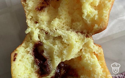 Нежные рисовые кексы с шоколадом подавать с кофе или чаем.