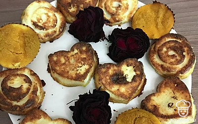 Подайте, украсив по желанию сливками или фруктами. 