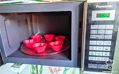 Отправляем заготовки в микроволновую печь на 3 минуты, после даем остыть.