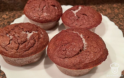 Как уже говорила ранее, эти кексы сохраняют свой вкус и после разморозки)
Также, при выкладывании теста в форму, в серединку можно добавить кусочек шоколадки или ягоды.