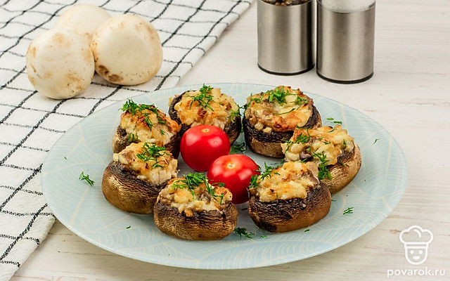 Шампиньоны, фаршированные курицей и пармезаном — Рецепт с фото