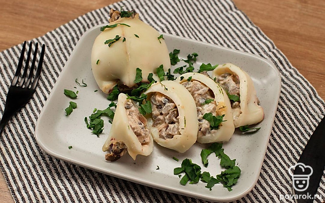 Фаршированные кальмары с грибами — Рецепт с фото