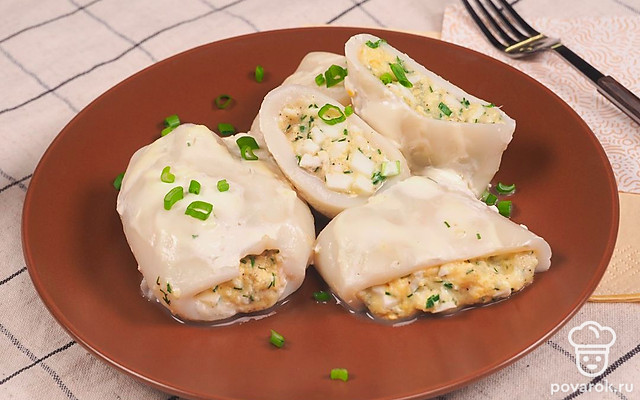 Кальмар, фаршированный яйцом — Рецепт с фото