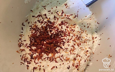 Добавьте цедру одного апельсина.