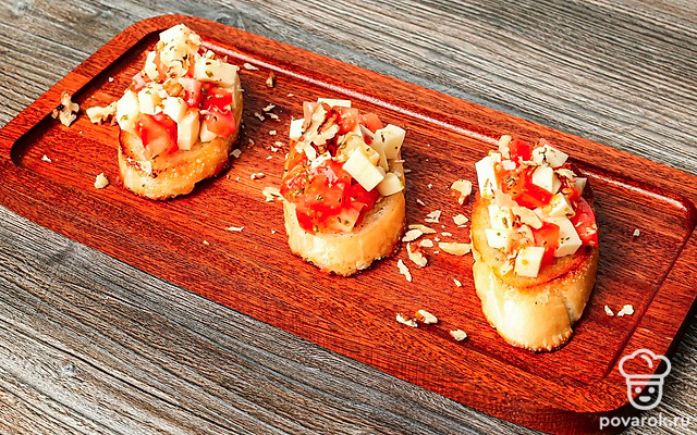 Брускетта с моцареллой и томатами «Пинк Парадайз» — Рецепт с фото