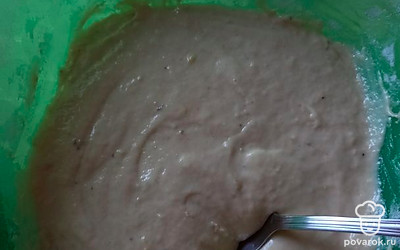 Сделать жидкое тесто из всех ингрединетов, смешать блендером.