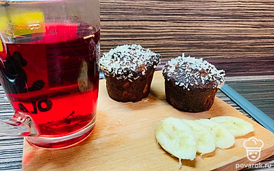 Подавайте, украсив кокосовой стружкой и бананом, вместе с фруктовым чаем. Приятного аппетита!