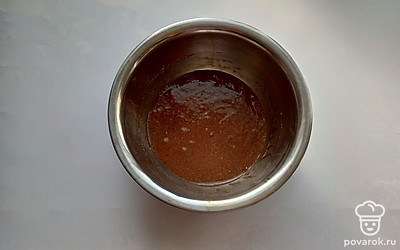 Добавить яйцо и муку, хорошо перемешать.