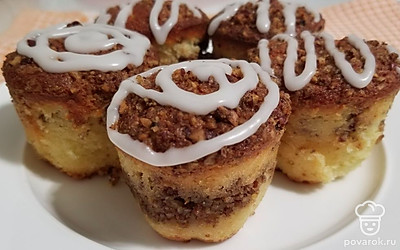 Подавайте кексы к чаю или кофе без сахара. Кексы вкусны как в теплом, так и в холодном виде.