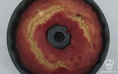 Разогрейте духовку до 180 C, возьмите форму и намажьте масло, наложите тесто. В духовку и выпекайте в течение часа, проверяйте зубочисткой готовность.