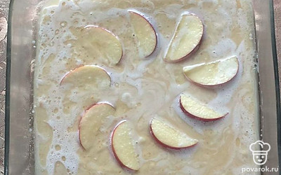 Можно украсить дольками мандарина, яблок, взбить белок с сахаром и полить сверху.