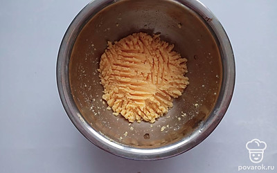 Добавить кокосовую стружку, вымешать.