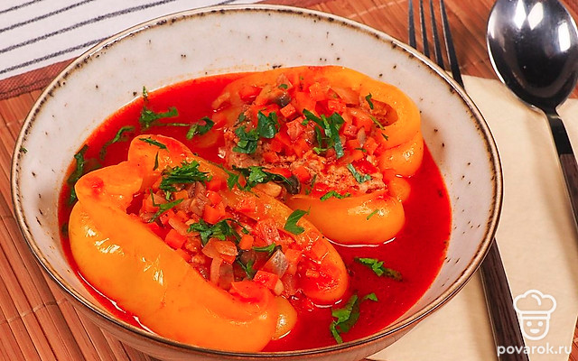 Фаршированные перцы с томатной пастой — Рецепт с фото