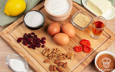 Приготовьте необходимые ингредиенты. Помойте лимон. Масло и яйца достаньте заранее.