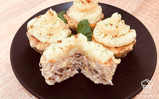 Сытные мясные кексы с сыром и грибами — Рецепт с фото