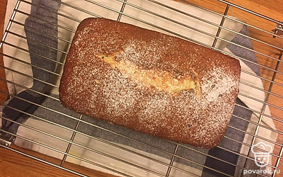 Перед подачей посыпьте нетающей сахарной пудрой.