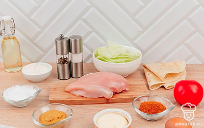 Налейте масло в глубокую сковородку и разогрейте до 200 °С. Овощи промойте проточной холодной водой.