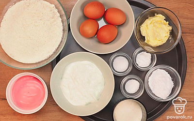 Подготовьте все продукты заранее, чтобы к моменту готовки они были комнатной температуры. Разогрейте духовку до 180 градусов.