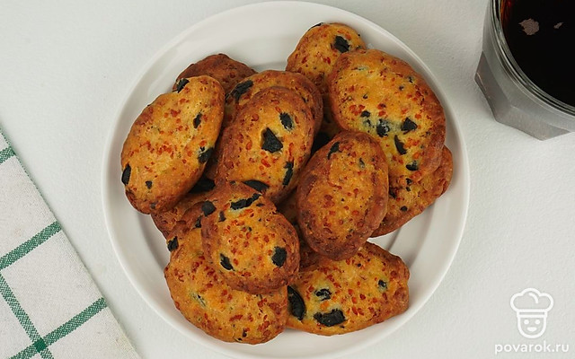 Печенье с пармезаном и маслинами — Рецепт с фото