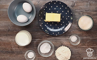 Подготовьте продукты. Просейте муку, разогрейте духовку до 180 градусов.