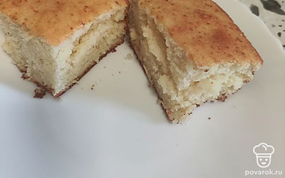 Готовому пирогу дайте остыть. Лучше оставить на решетке.