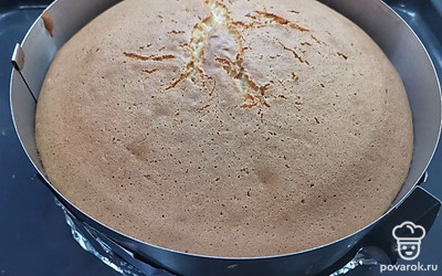 Выпекайте на среднем уровне при температуре 175 градусов 45 минут на режиме «верхний-нижний подогрев» без конвенции. 