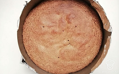 Готовый бисквит оставьте в форме до полного остывания.