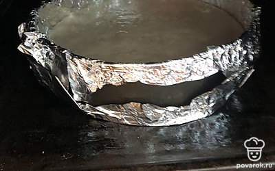 Поставьте форму в духовку на 40-60 минут.