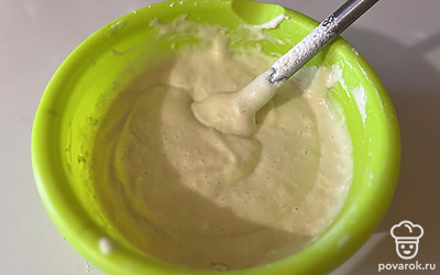 Аккуратно перемешайте все ингредиенты лопаткой. 