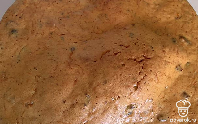 Морковный бисквит с грецкими орехами для торта — Рецепт с фото