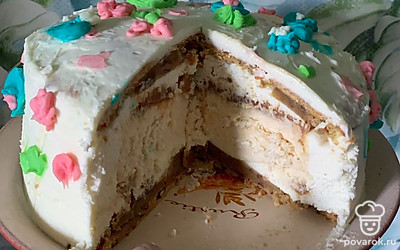 Я использовала эти коржи с творожным кремом, карамелью и чизкейком.