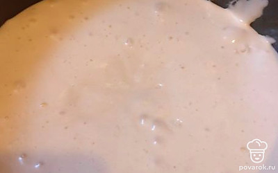 Готовое тесто сразу выливаем в чашу и выпекаем на режиме «мультиповар» 125 градусов 1 час. Можно использовать режим «выпечка» также 1 час.