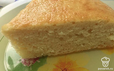 Вот такой высокий и просеянный и очень вкусный бисквит получается! Приятного аппетита!