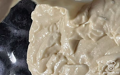 Выкладываем все на противень, лучше всего на бумагу для выпечки, но у меня ее не оказалось.