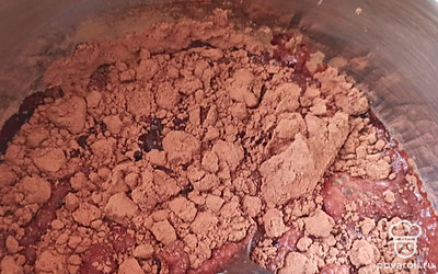 Затем какао с растительным маслом и воду.