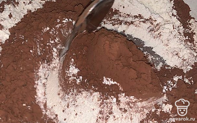Далее в мучную массу добавить какао.
