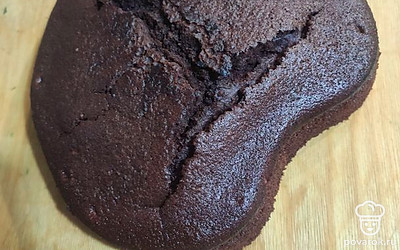 Подавайте бисквит полностью остывшим.