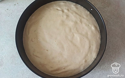 Выливаем тесто в форму и ставим в разогретую духовку до 180 градусов на 40 минут. 