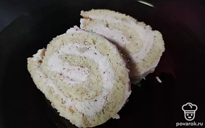 Вкусный и мягкий бисквит готов, дополняйте лютый кремом. Приятного аппетита! 
