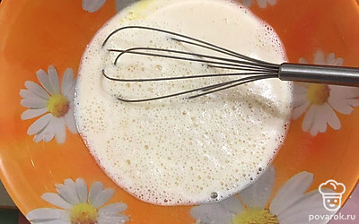 Добавляем соду гашеную уксусом.